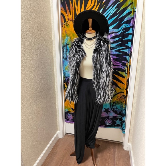 🌈 Beautiful mystic fur vest - Picture 10 of 11